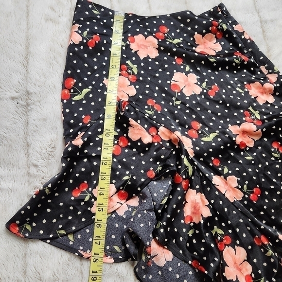 Size S Skirt Asymmetrical Ruffled skirt Cherry blossom print black pink Color - Picture 10 of 12
